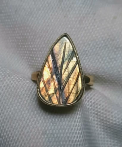 anillo labradorita hoja grande