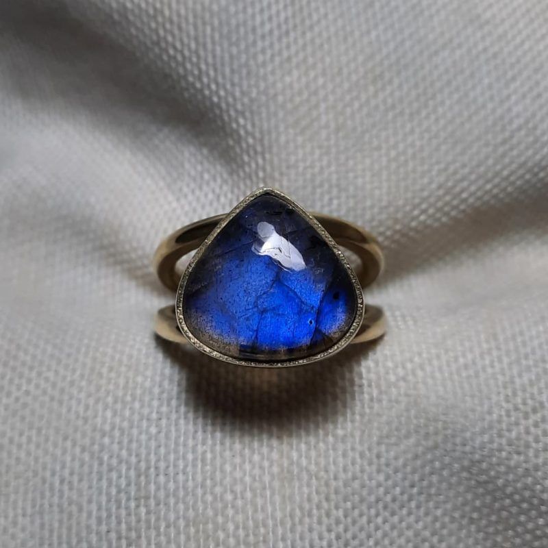 Anillo labradorita azul