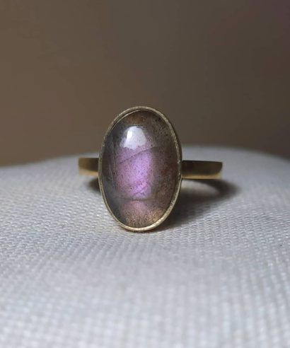 anillo labradorita rosada