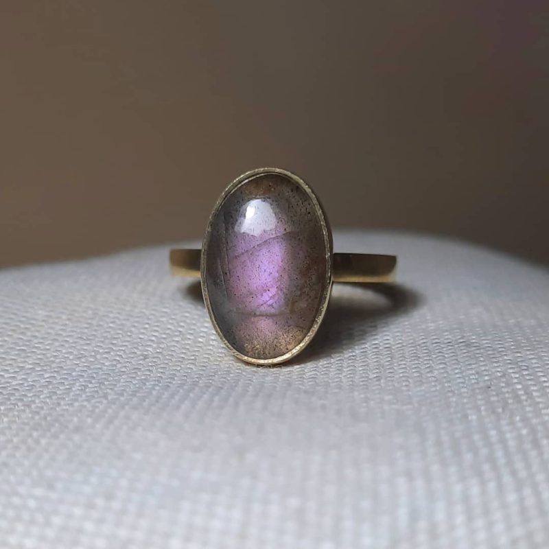 anillo labradorita rosada